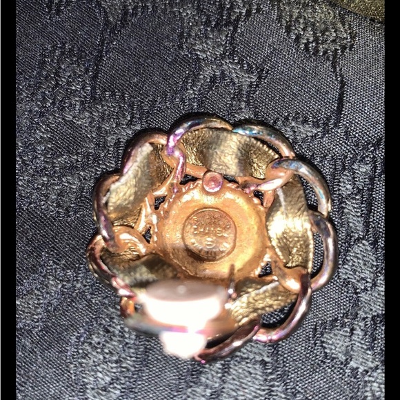 Vintage CHANEL 1970s Camellia Gold-Tone Weaved Leather & Chain Clip-On Earrings - Picture 6 of 8